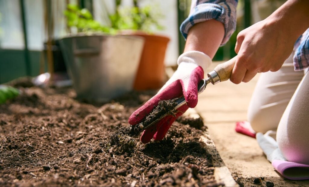 Mulch installation in Florida landscape beds at the proper depth