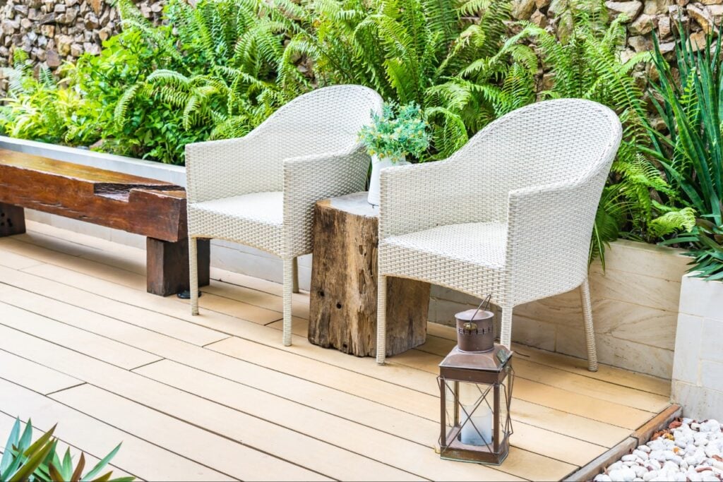 Low-maintenance outdoor living space in Florida