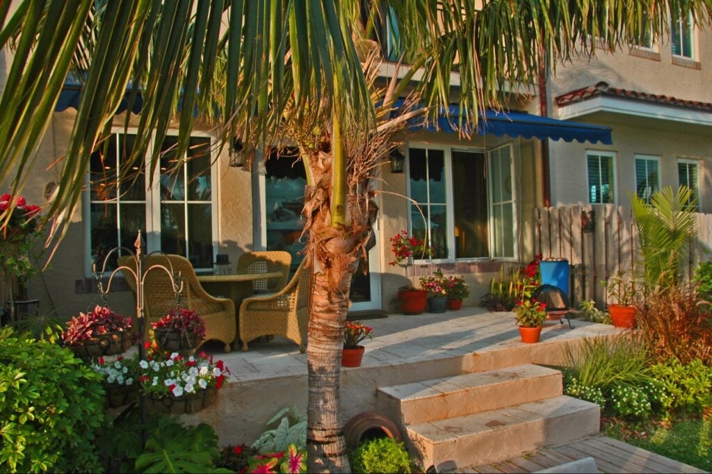 Curb appeal landscaping ideas for Florida homes