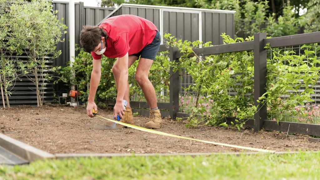 Measuring a landscape bed for a landscape material calculator Florida project