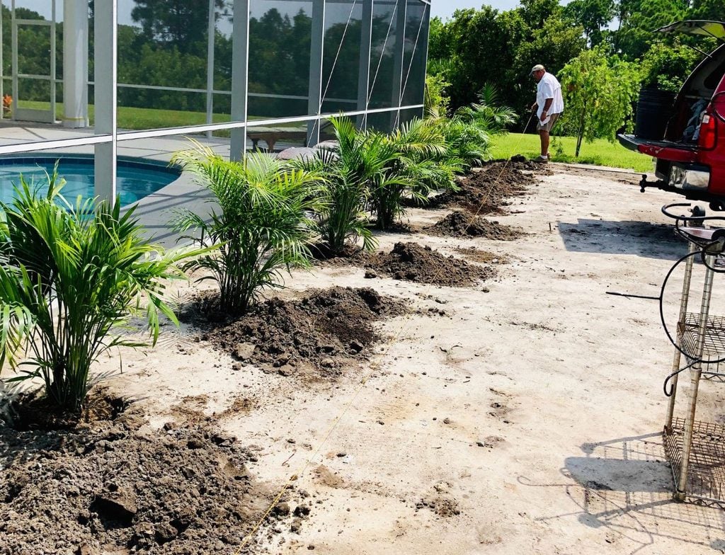 Planning a Paver Pool Deck in Port Charlotte: Heat, Wet Surfaces and Layout 5 Paver pool deck Port Charlotte integrated with tropical landscaping and outdoor living space