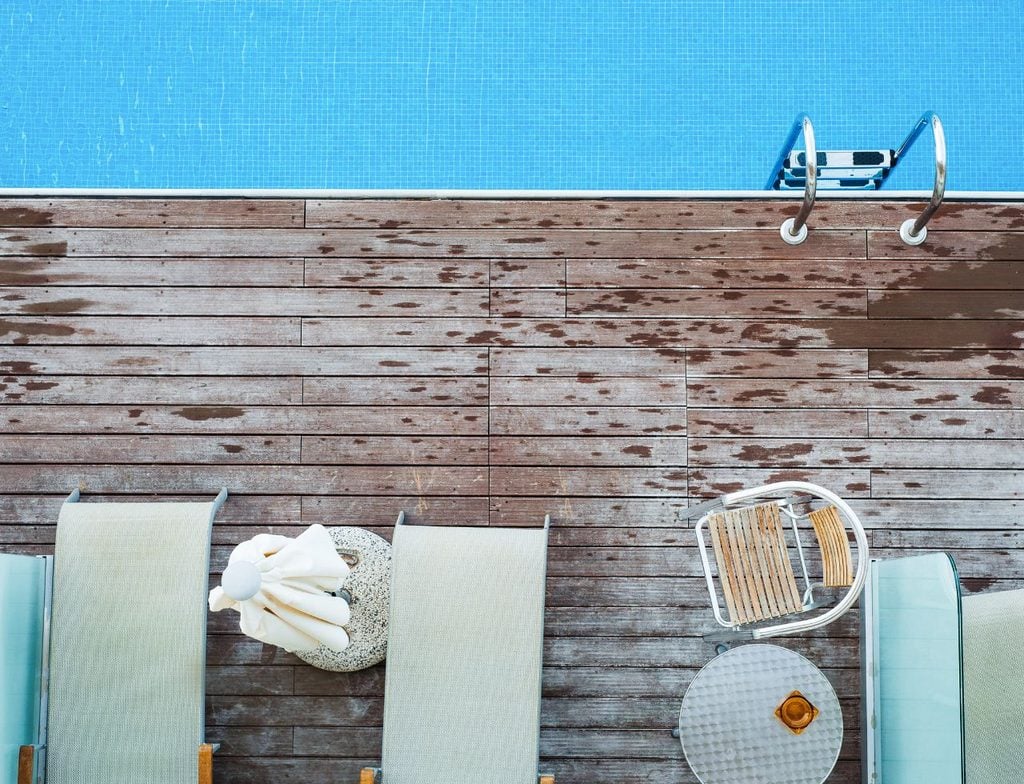 Planning a Paver Pool Deck in Port Charlotte: Heat, Wet Surfaces and Layout 3 Paver pool deck Port Charlotte with loungers and clear walking space around the pool
