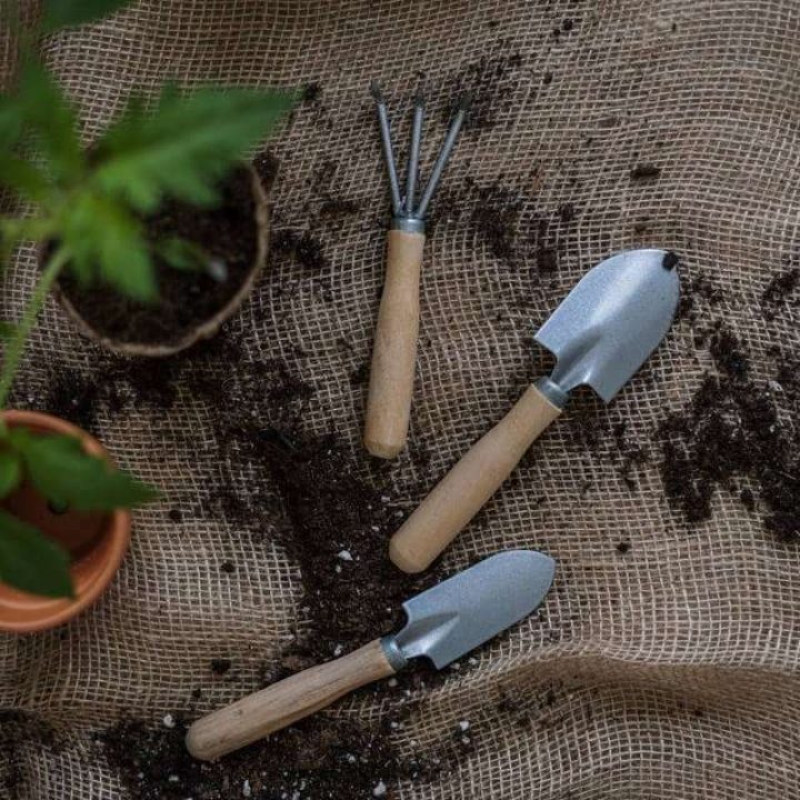 Fine Design Services - Gardening tools